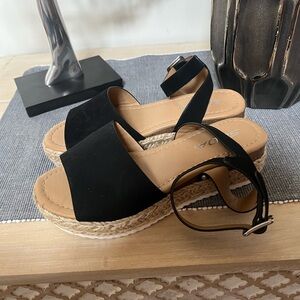 Girls size 2 1/2 Soda Black Espadrille Sandals